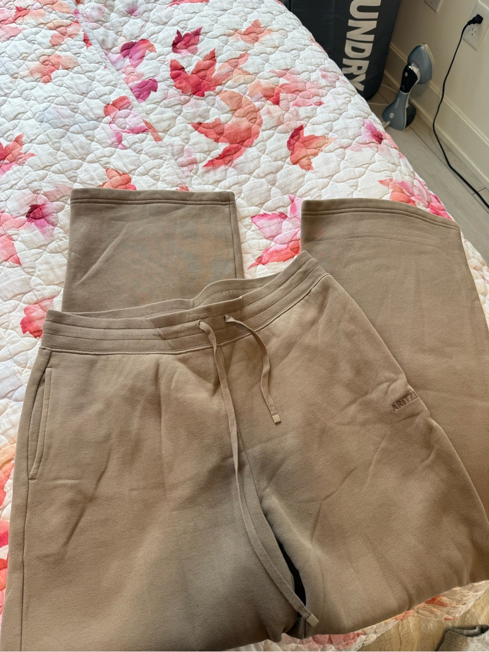 Aritzia cozy sweat fleece perfect banded sweatpant